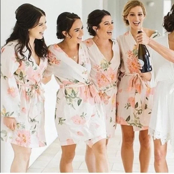 PLUM PRETTY SUGAR • Women’s Rayon Floral Printed Pink Robe Size Small - Picture 2 of 7